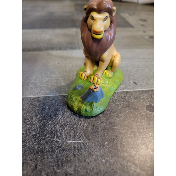 Lion King Simba Grown Disney toy figure - Picture 2 of 6